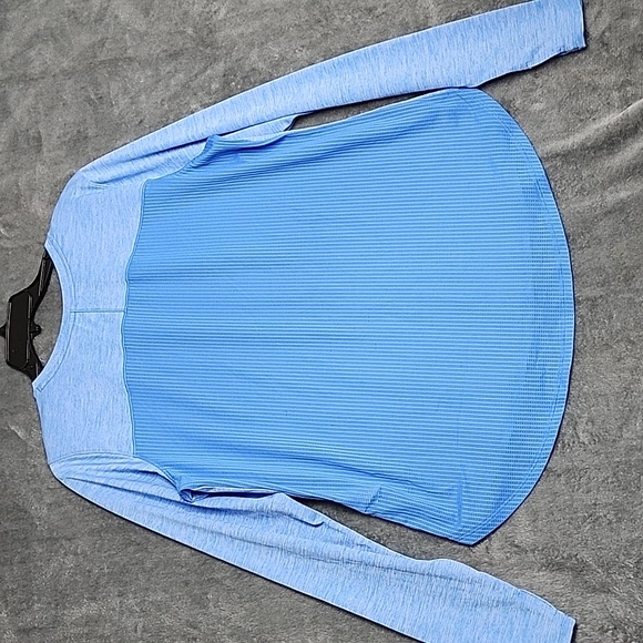 Under Armour Heat Gear Women's Long Sleeve shirt. Size XL Fitted. - Picture 5 of 5